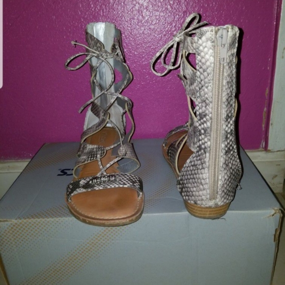 Carlos santana 7.5 Roman sandals - Picture 4 of 4